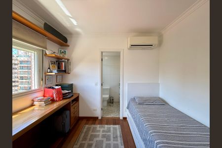 Apartamento à venda com 170m², 3 quartos e 3 vagas Apartamento à venda com 170m², 3 quartos e 3 vagasSuíte 2