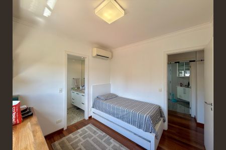 Apartamento à venda com 170m², 3 quartos e 3 vagas Apartamento à venda com 170m², 3 quartos e 3 vagasSuíte 2