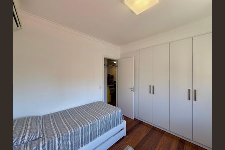 Apartamento à venda com 170m², 3 quartos e 3 vagas Apartamento à venda com 170m², 3 quartos e 3 vagasSuíte 2