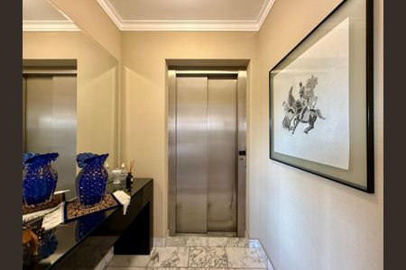 Apartamento à venda com 170m², 3 quartos e 3 vagas Apartamento à venda com 170m², 3 quartos e 3 vagasHall Social Apartamento