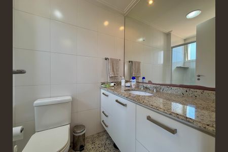 Apartamento à venda com 170m², 3 quartos e 3 vagas Apartamento à venda com 170m², 3 quartos e 3 vagasBanheiro Suíte 2