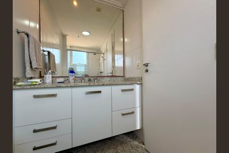 Apartamento à venda com 170m², 3 quartos e 3 vagas Apartamento à venda com 170m², 3 quartos e 3 vagasBanheiro Suíte 2