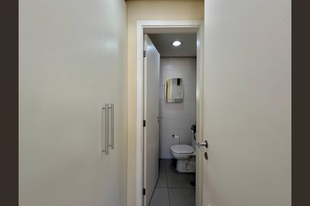 Apartamento à venda com 170m², 3 quartos e 3 vagas Apartamento à venda com 170m², 3 quartos e 3 vagasQuarto de Serviço