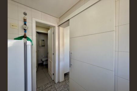 Apartamento à venda com 170m², 3 quartos e 3 vagas Apartamento à venda com 170m², 3 quartos e 3 vagasÁrea de Serviço