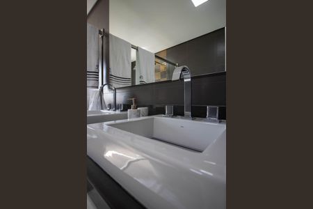 Apartamento à venda com 211m², 3 quartos e 3 vagasBanheiro da Suíte 1