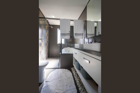 Apartamento à venda com 211m², 3 quartos e 3 vagasBanheiro da Suíte 1