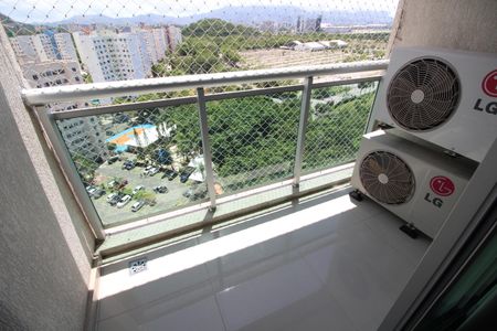 Varanda de apartamento à venda com 1 quarto, 45m² em Jacarepaguá, Rio de Janeiro