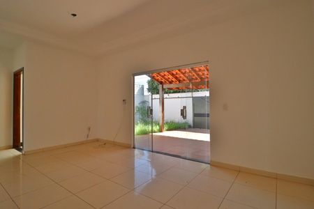 Casa para alugar com 130m², 3 quartos e 2 vagasSala