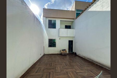 Casa à venda com 186m², 3 quartos e 2 vagas