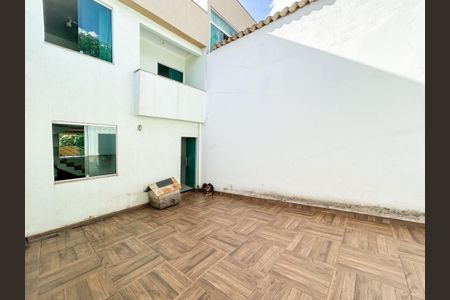 Casa à venda com 186m², 3 quartos e 2 vagas