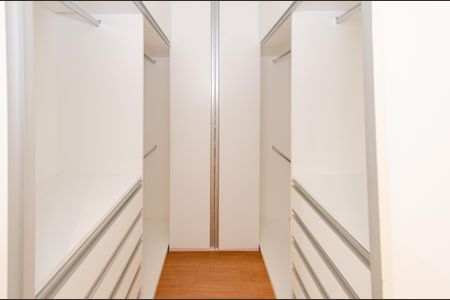 Apartamento à venda com 144m², 4 quartos e 4 vagasCloset suíte 2