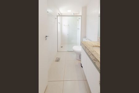 Apartamento à venda com 144m², 4 quartos e 4 vagasBanheiro suíte 1