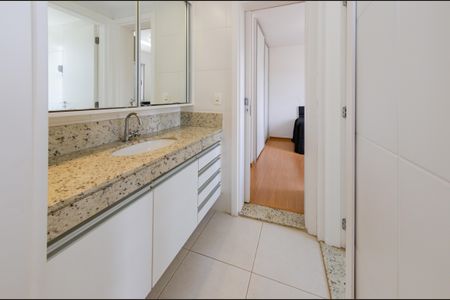 Apartamento à venda com 144m², 4 quartos e 4 vagasBanheiro semi-suíte