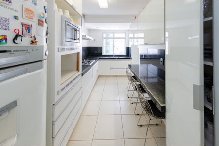 Apartamento à venda com 144m², 4 quartos e 4 vagasCozinha