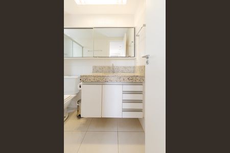 Apartamento à venda com 144m², 4 quartos e 4 vagasBanheiro suíte 2