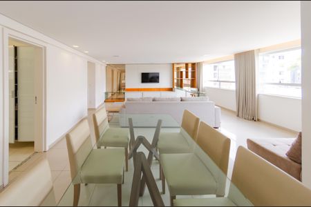 Apartamento à venda com 144m², 4 quartos e 4 vagasSala