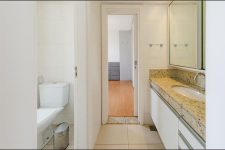 Apartamento à venda com 144m², 4 quartos e 4 vagasBanheiro semi-suíte