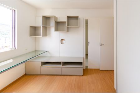 Apartamento à venda com 144m², 4 quartos e 4 vagasSemi-suíte 2