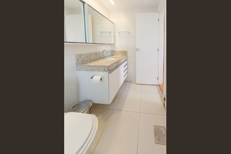 Apartamento à venda com 144m², 4 quartos e 4 vagasBanheiro suíte 2