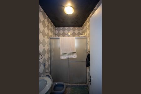 Casa à venda com 180m², 2 quartos e 2 vagasBanheiro Casa 3