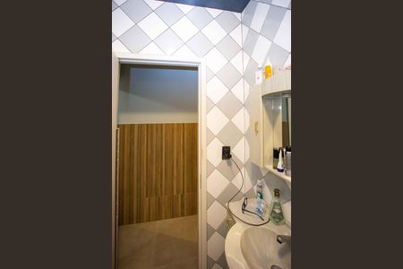 Casa à venda com 180m², 2 quartos e 2 vagasBanheiro Casa 3