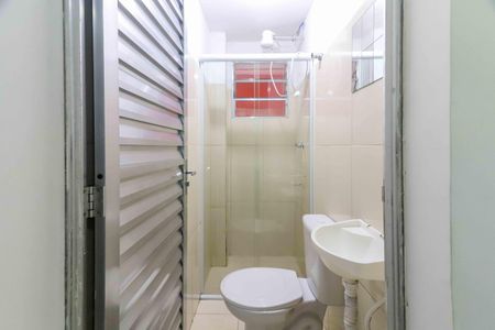 Banheiro de kitnet/studio para alugar com 1 quarto, 20m² em Rio Pequeno, São Paulo