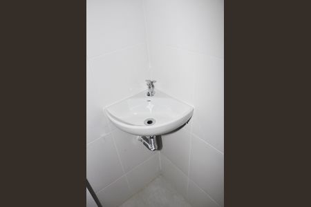 Apartamento à venda com 132m², 3 quartos e 2 vagas Apartamento à venda com 132m², 3 quartos e 2 vagasDetalhe - Banheiro Social na Área de Serviço