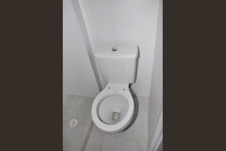 Apartamento à venda com 132m², 3 quartos e 2 vagas Apartamento à venda com 132m², 3 quartos e 2 vagasDetalhe - Banheiro Social na Área de Serviço