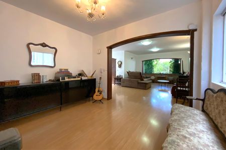 Apartamento à venda com 254m², 5 quartos e 2 vagasHall