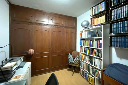 Apartamento à venda com 254m², 5 quartos e 2 vagasQuarto 1