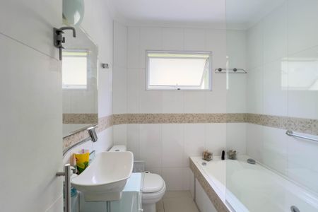 Casa à venda com 281m², 2 quartos e 2 vagasBanheiro