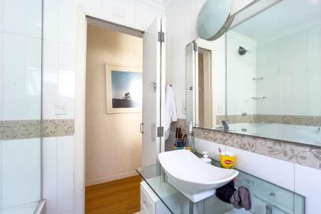 Casa à venda com 281m², 2 quartos e 2 vagasBanheiro