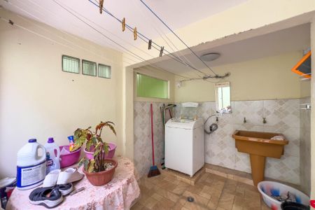 Casa à venda com 281m², 2 quartos e 2 vagasQuintal e área de serviço 