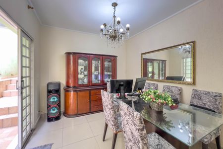 Casa à venda com 281m², 2 quartos e 2 vagasSala de jantar