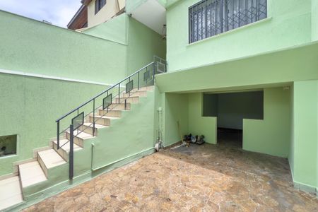 Casa à venda com 281m², 2 quartos e 2 vagasEntrada e garagem