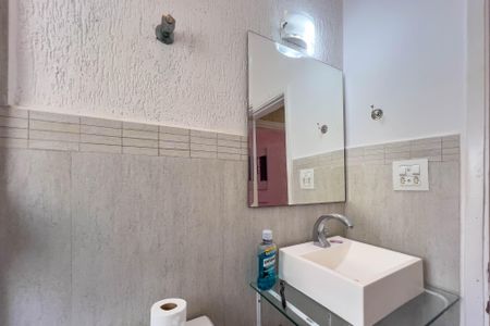 Casa à venda com 281m², 2 quartos e 2 vagasBanheiro do quarto 2