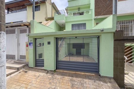 Casa à venda com 281m², 2 quartos e 2 vagasFachada