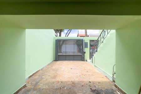Casa à venda com 281m², 2 quartos e 2 vagasEntrada e garagem
