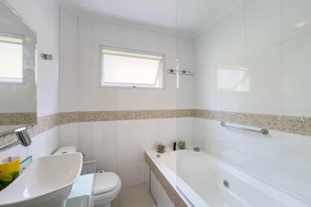 Casa à venda com 281m², 2 quartos e 2 vagasBanheiro