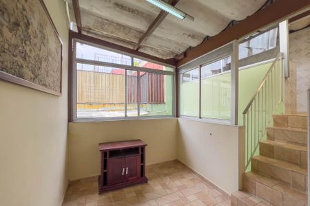 Casa à venda com 281m², 2 quartos e 2 vagasQuintal e área de serviço 