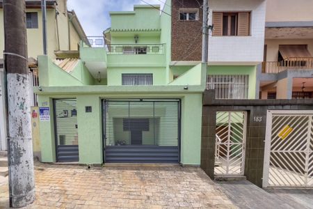 Casa à venda com 281m², 2 quartos e 2 vagasFachada