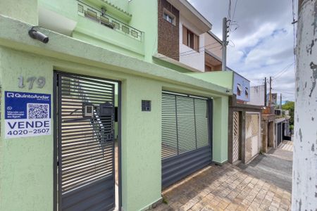 Casa à venda com 281m², 2 quartos e 2 vagasFachada
