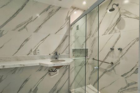 Apartamento para alugar com 80m², 2 quartos e 3 vagas Apartamento para alugar com 80m², 2 quartos e 3 vagasBanheiro da Suíte