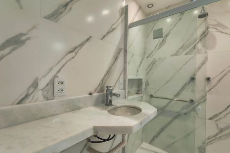 Apartamento para alugar com 80m², 2 quartos e 3 vagas Apartamento para alugar com 80m², 2 quartos e 3 vagasBanheiro da Suíte