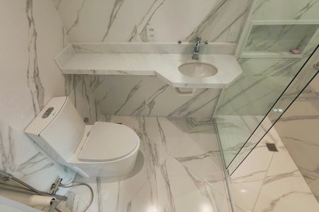 Apartamento para alugar com 80m², 2 quartos e 3 vagas Apartamento para alugar com 80m², 2 quartos e 3 vagasBanheiro da Suíte