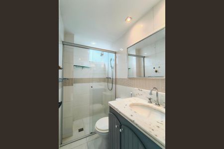 Apartamento para alugar com 80m², 2 quartos e 3 vagasBanheiro Social