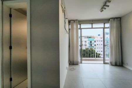 Apartamento para alugar com 80m², 2 quartos e 3 vagas Apartamento para alugar com 80m², 2 quartos e 3 vagasSala