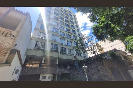 Apartamento à venda com 70m², 2 quartos e 1 vaga Apartamento à venda com 70m², 2 quartos e 1 vagaFachada