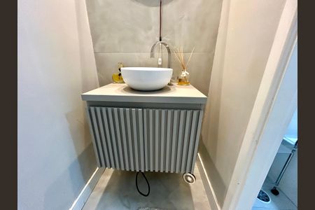 Apartamento à venda com 56m², 2 quartos e 1 vaga Apartamento à venda com 56m², 2 quartos e 1 vagaBanheiro 1