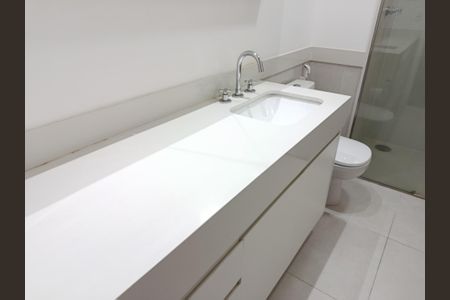 Apartamento para alugar com 206m², 2 quartos e 4 vagasBanheiro 2 da Suíte 2